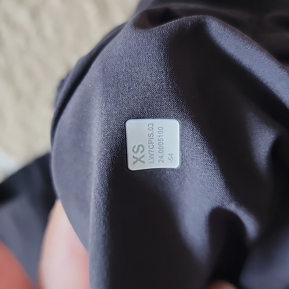 Lululemon Stretch Woven Relaxed-Fit High-Rise Short 4" in Black EUC - Picture 7 of 7